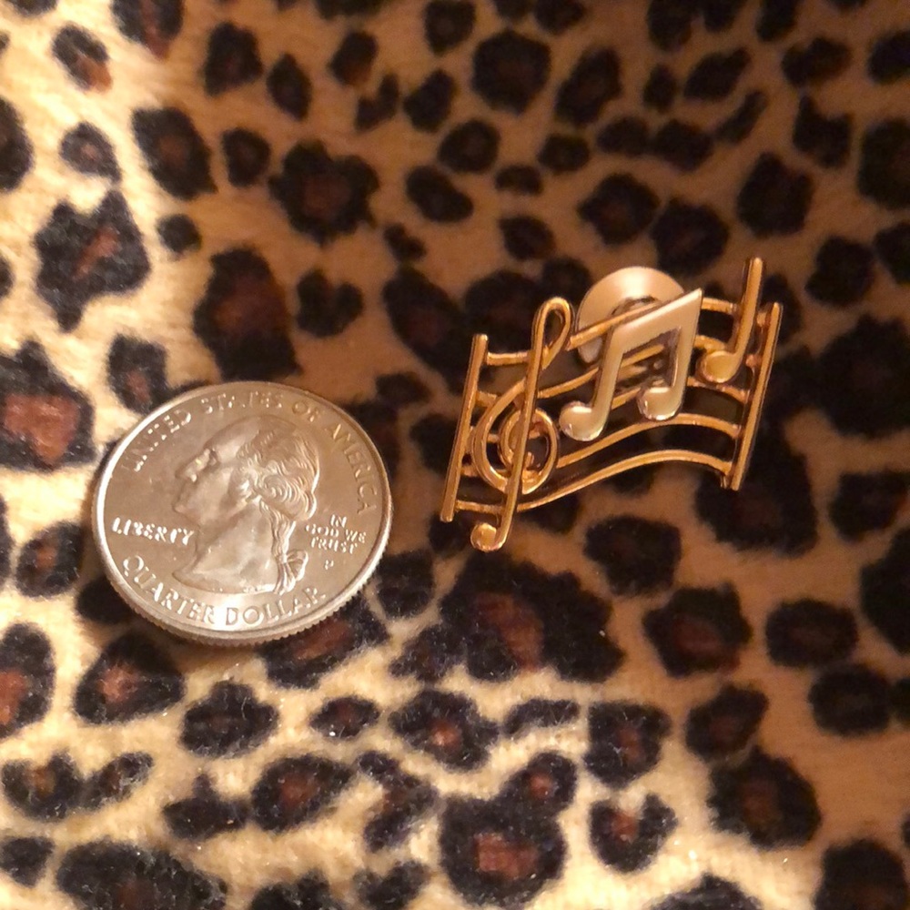 Avon Treble GCleft Tie-Tac - Picture 2 of 4
